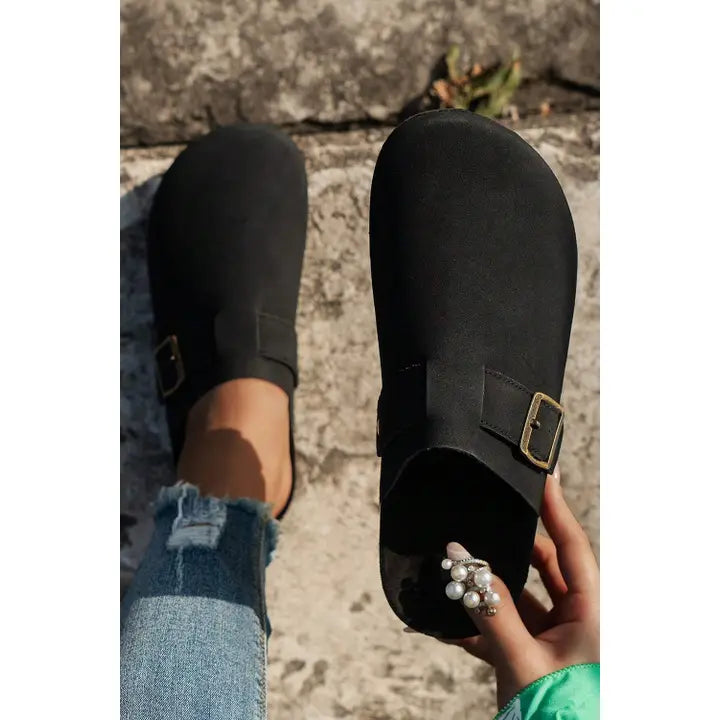 BUCKLE CLOGS IN BLACK